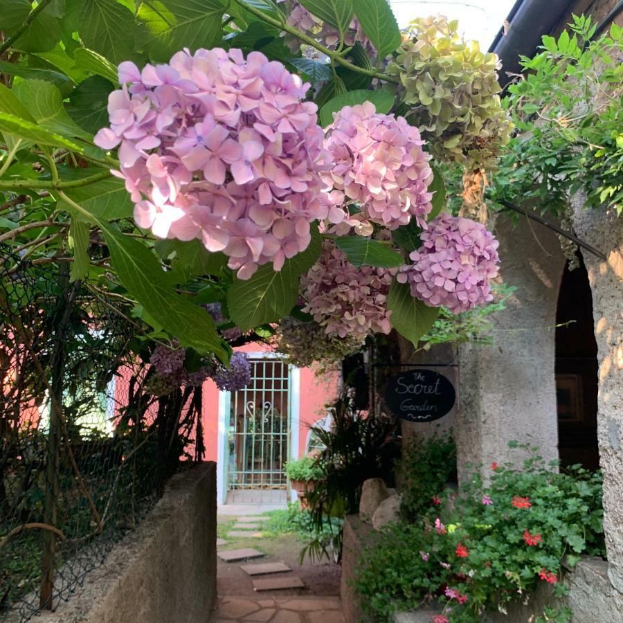 Il Giardino Segreto Arona, Charming Apartments Exterior photo